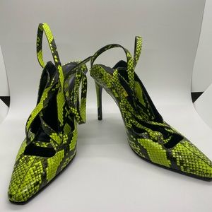 Off-White c/o Virgil Abloh
Women's Green Snake Effect Wrap Heeled Pumps